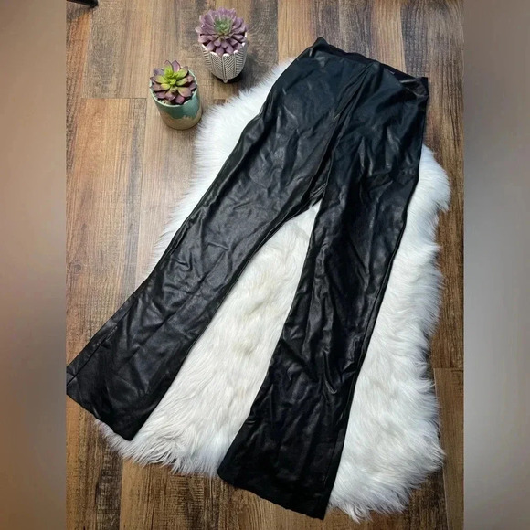 Commando Control Faux Leather Cropped Flare apart in Black - Picture 4 of 6